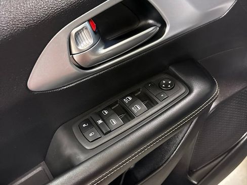 Used 2021 Chrysler Pacifica Touring w/ S Appearance Package FWD image 19