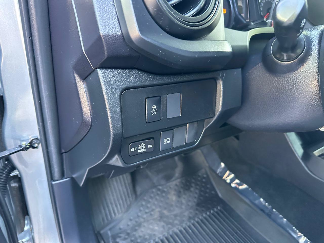 Used 2022 Toyota Tacoma SR AWD/4WD image 12