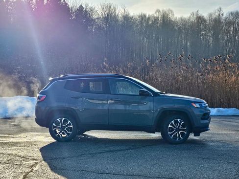 Certified 2022 Jeep Compass Limited image 2