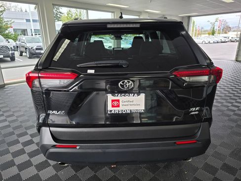 Used 2025 Toyota RAV4 XLE AWD/4WD image 4
