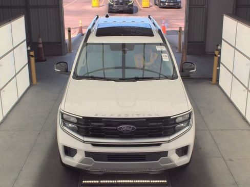 Certified 2025 Ford Expedition Max Platinum w/ Driver's Package AWD/4WD image 4