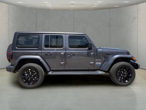 Used 2022 Jeep Wrangler Unlimited Sahara w/ Cold Weather Group AWD/4WD image 6