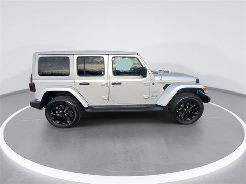 Used 2023 Jeep Wrangler Unlimited Sahara w/ Cold Weather Group image 9