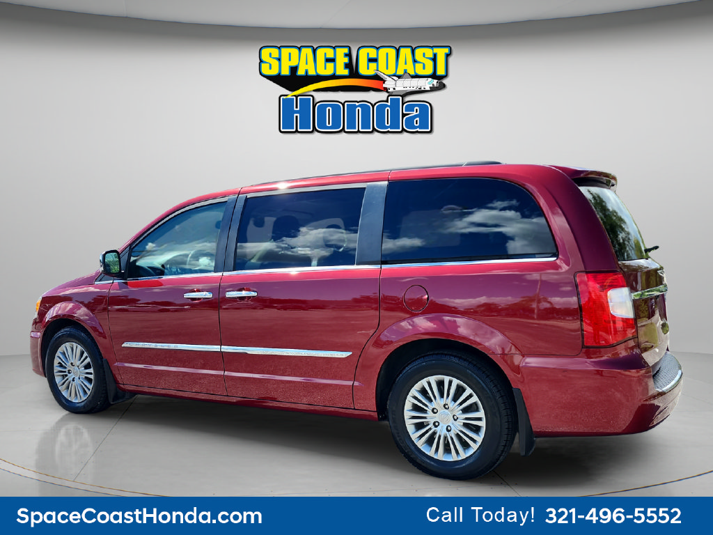 Used 2015 Chrysler Town & Country Touring-L w/ Driver Convenience Group FWD image 5