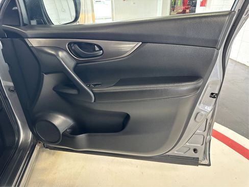 Used 2021 Nissan Rogue Sport S image 25