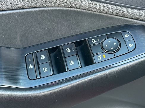 Used 2023 Nissan Rogue S FWD image 12