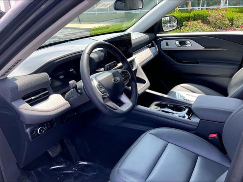 New 2026 Ford Explorer Active w/ Active Comfort Package RWD image 6