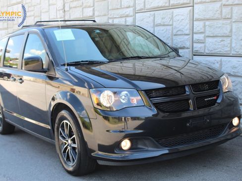 Used 2018 Dodge Grand Caravan GT image 2