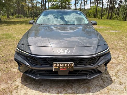 Used 2024 Hyundai Elantra Limited FWD image 8