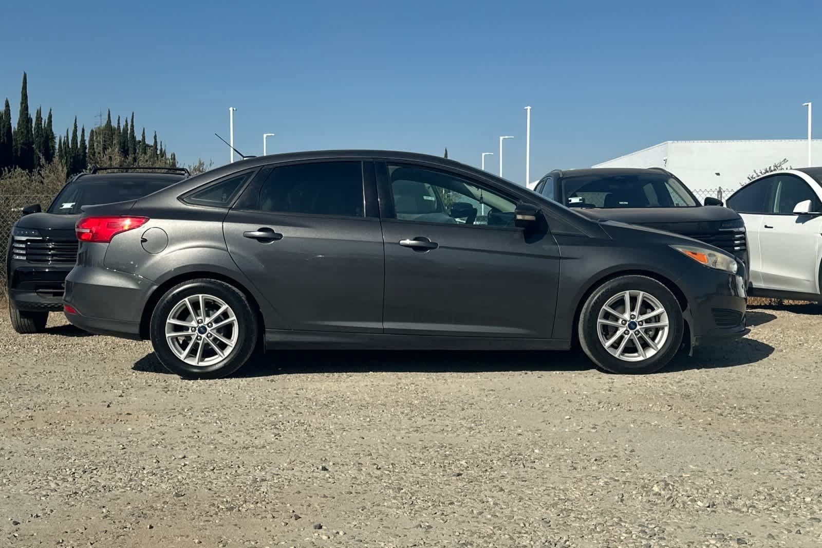 Used 2017 Ford Focus SE FWD image 9