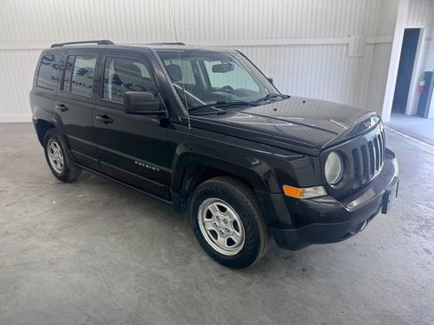 Used 2016 Jeep Patriot Sport w/ Power Value Group image 3