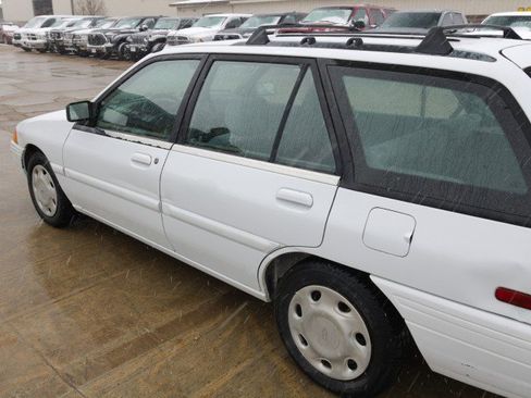 Used 1995 Ford Escort LX image 8