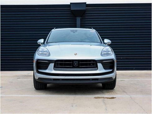 Certified 2025 Porsche Macan image 10