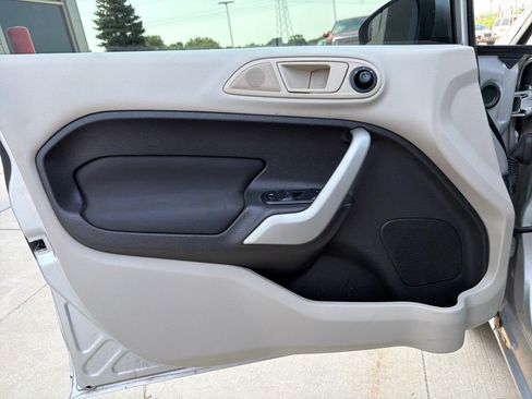 Used 2013 Ford Fiesta SE w/ Super Fuel Economy Pkg FWD image 10