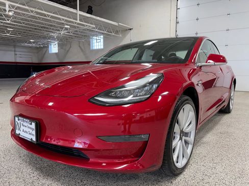 Used 2018 Tesla Model 3 Mid Range image 4