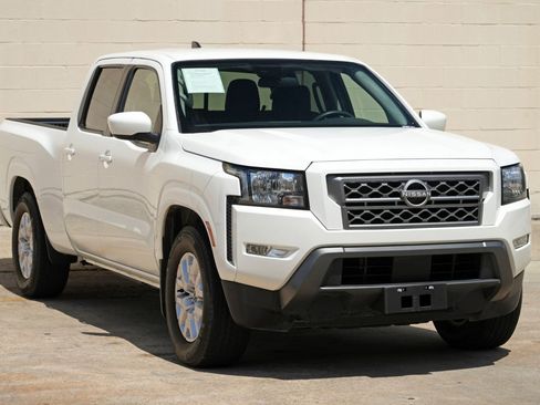 Used 2024 Nissan Frontier SV w/ Technology Package RWD image 47
