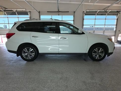 Used 2019 Nissan Pathfinder S FWD image 5