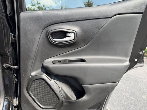 Used 2023 Jeep Renegade Latitude AWD/4WD image 25