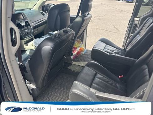 Used 2014 Chrysler Town & Country Touring-L w/ Driver Convenience Group FWD image 12