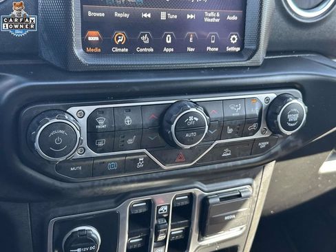 Used 2023 Jeep Wrangler Unlimited Sahara w/ Cold Weather Group AWD/4WD image 27