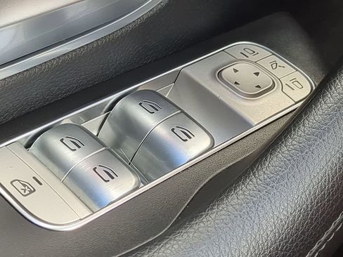 Used 2024 Mercedes-Benz GLE 350 4MATIC image 11