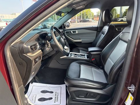 Used 2023 Ford Explorer XLT w/ Equipment Group 202A AWD/4WD image 27