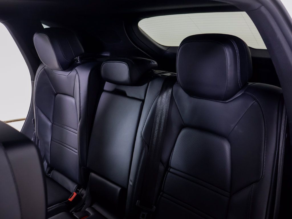 Certified 2022 Porsche Cayenne AWD/4WD image 9