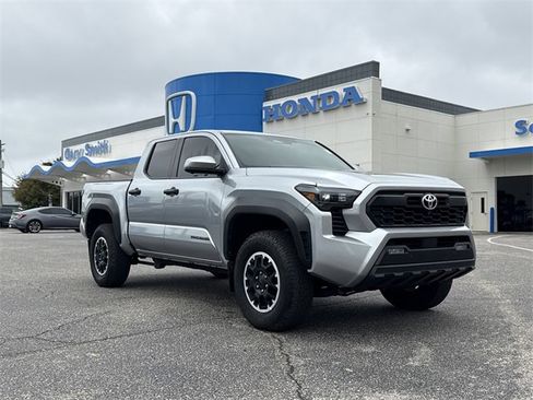 Used 2024 Toyota Tacoma TRD Off-Road w/ TRD Off Road Premium Package image 2