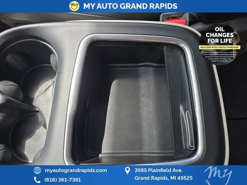 Used 2023 Chrysler Pacifica Touring-L FWD image 28