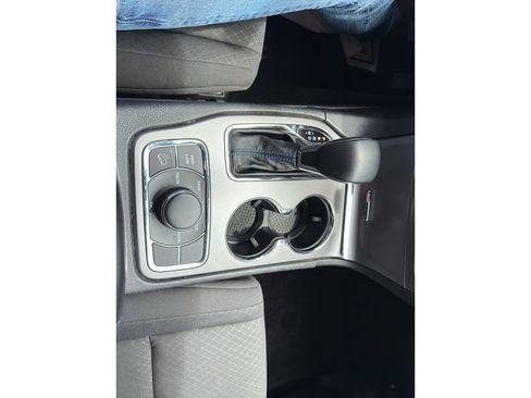 Used 2018 Jeep Grand Cherokee Laredo AWD/4WD image 16