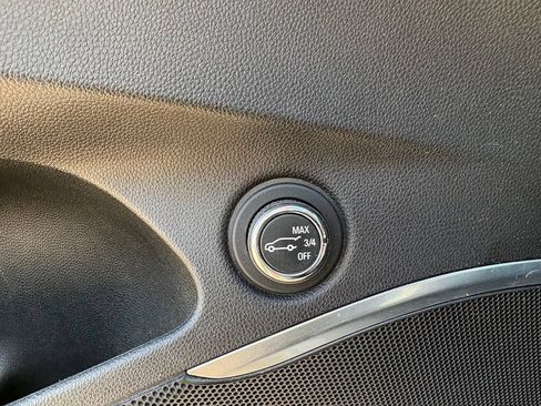 Used 2019 Buick Enclave Essence AWD/4WD image 12