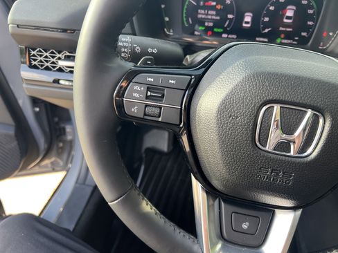Used 2025 Honda Accord Touring image 17