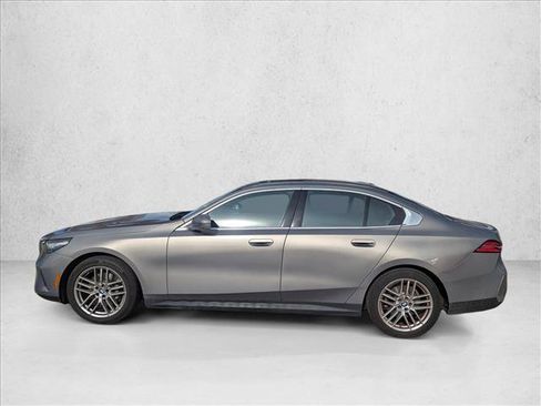 Used 2024 BMW 530i xDrive image 9