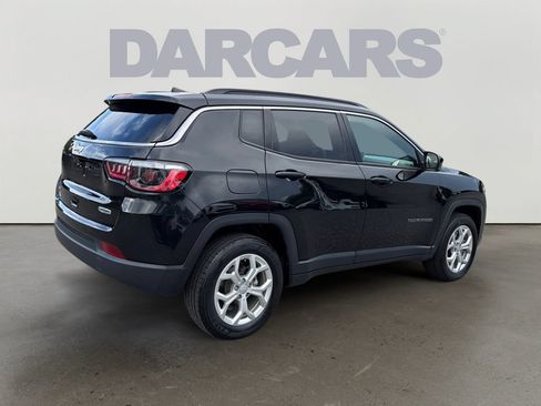 Used 2024 Jeep Compass Latitude AWD/4WD image 7