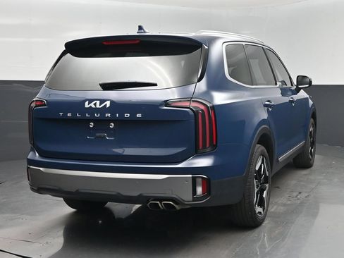 Certified 2024 Kia Telluride EX w/ EX Captain's Chair Package FWD image 27
