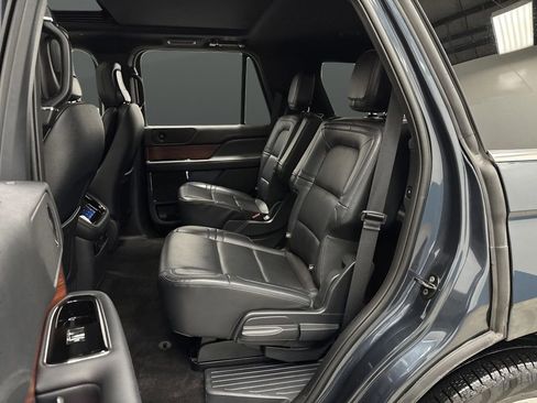 Used 2024 Lincoln Navigator Premiere image 32