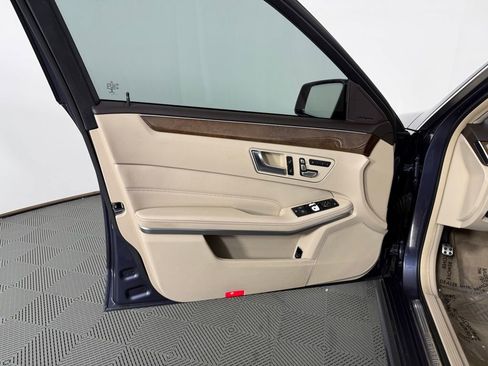 Used 2014 Mercedes-Benz E 350 Sedan image 17