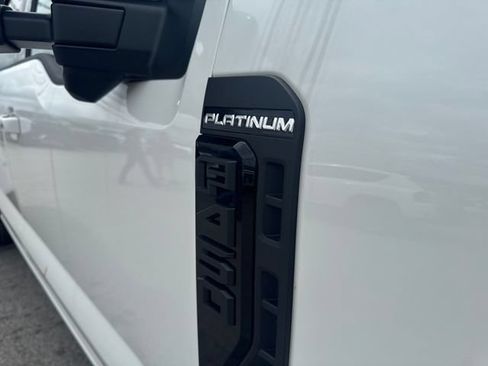 Used 2025 Ford F450 Platinum w/ FX4 Off-Road Package AWD/4WD image 4