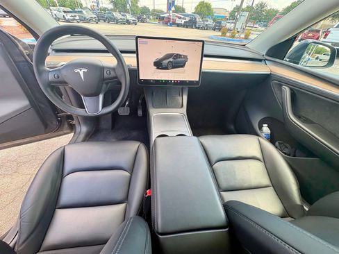 Used 2024 Tesla Model Y Long Range AWD/4WD image 13