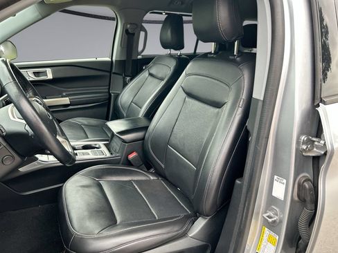 Used 2022 Ford Explorer Limited w/ Equipment Group 301A RWD image 11