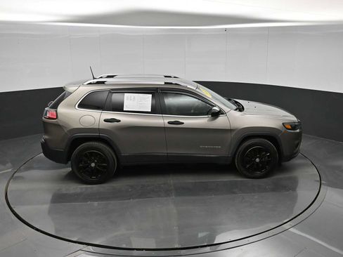 Used 2019 Jeep Cherokee Latitude Plus w/ Comfort/Convenience Group AWD/4WD image 32