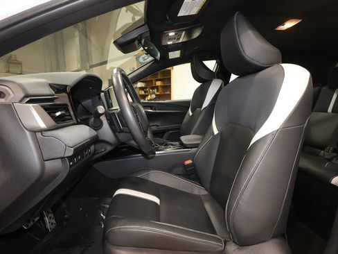 Used 2025 Toyota Camry SE image 23