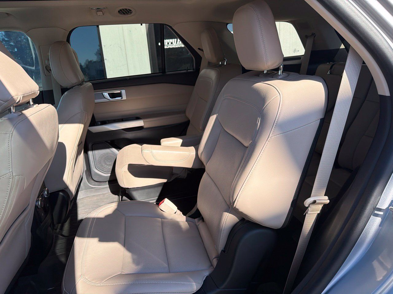Used 2022 Ford Explorer Limited w/ Equipment Group 301A AWD/4WD image 6