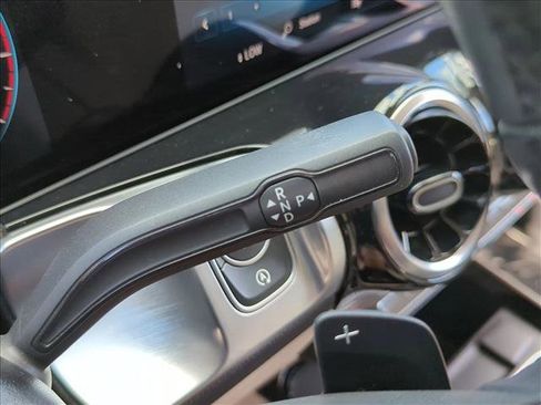 Used 2021 Mercedes-Benz GLB 250 4MATIC image 12