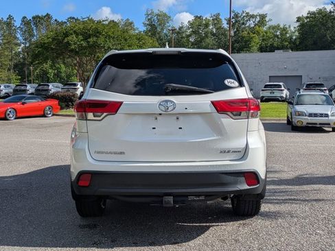 Used 2019 Toyota Highlander XLE AWD/4WD image 7
