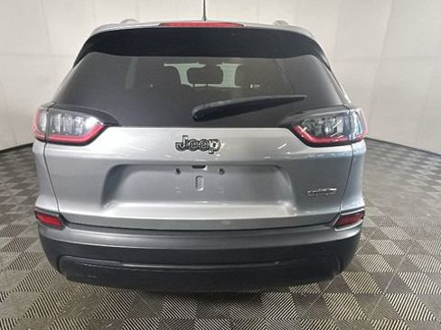 Used 2020 Jeep Cherokee Latitude FWD image 3