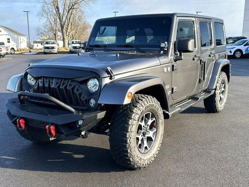 Used 2017 Jeep Wrangler Unlimited Sahara w/ Connectivity Group image 4