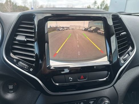 Used 2019 Jeep Cherokee Limited AWD/4WD image 29