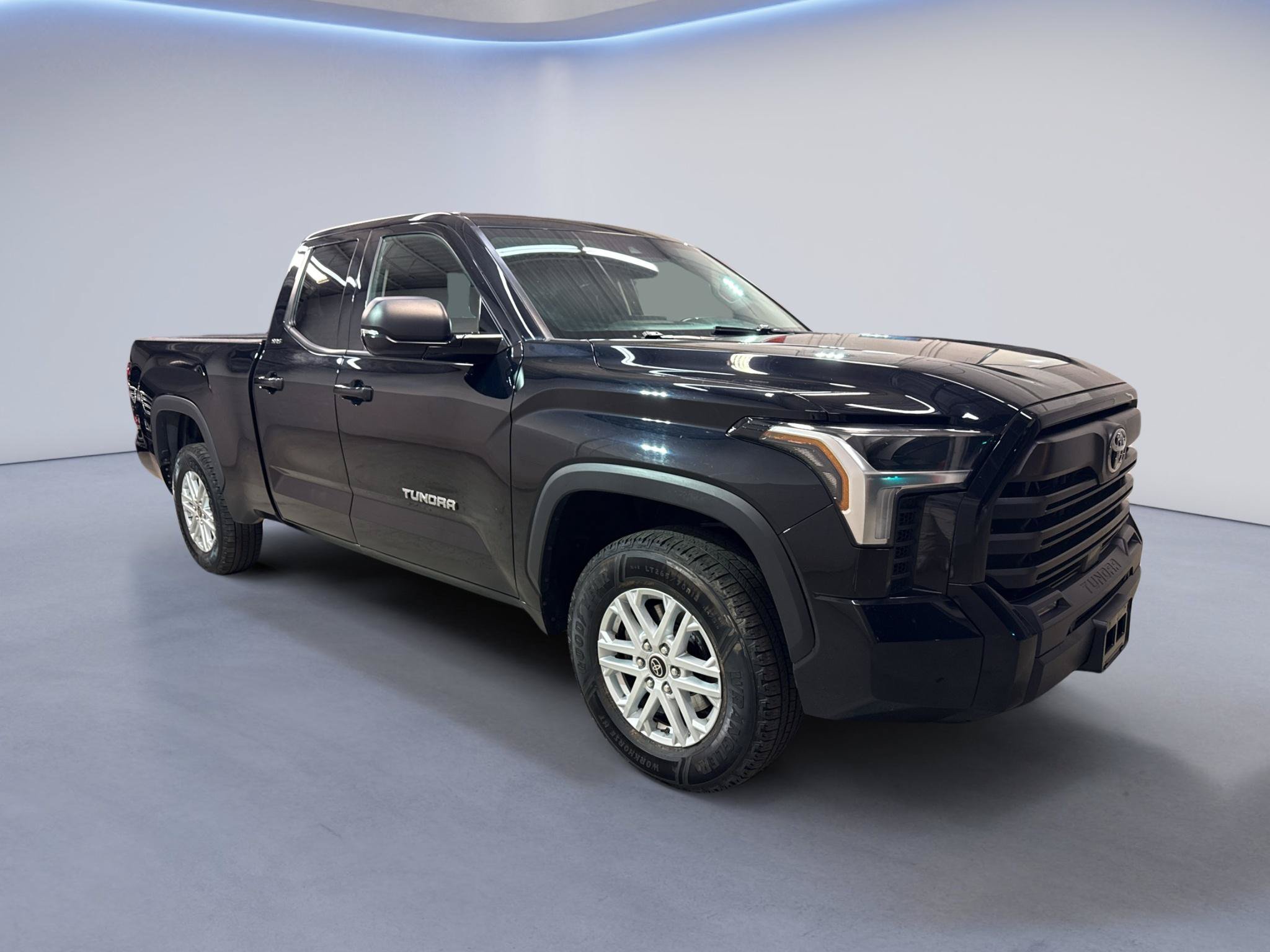 Used 2022 Toyota Tundra SR5 w/ SR5 Premium Package AWD/4WD image 1
