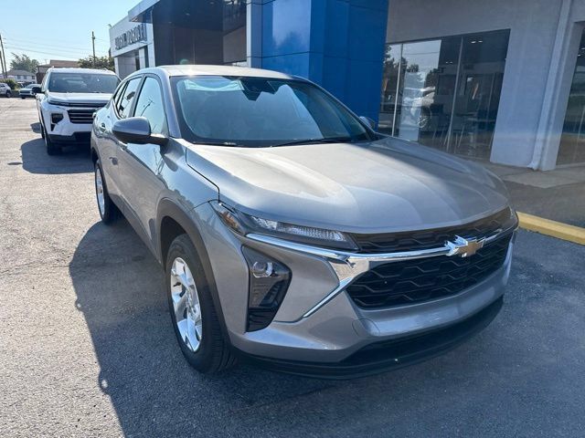 New 2026 Chevrolet Trax LS w/ LS Convenience Package FWD image 6